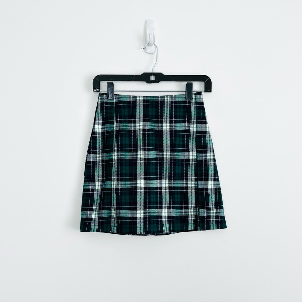 Brandy Melville Cara Plaid Mini Skirt - Picture 4 of 11